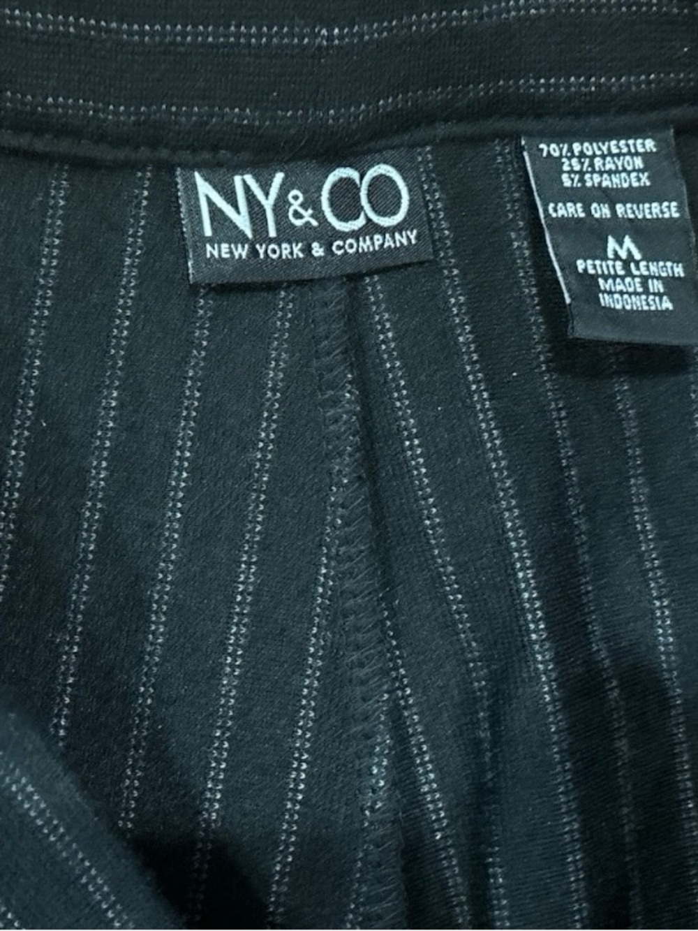 NWOT NEW YORK & COMPANY DARK NAVY PINSTRIPE STRETCH PULL ON FLARE PANTS SZ MP - Picture 4 of 4
